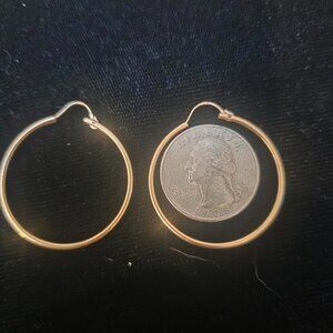14K yellow gold hoop earrings. (A142)